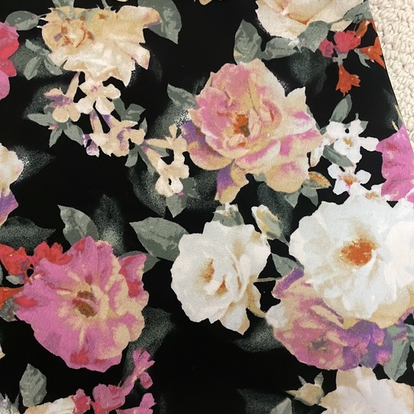 FOREVER21 | Floral Print A-Line Short Skirt - Picture 3 of 5